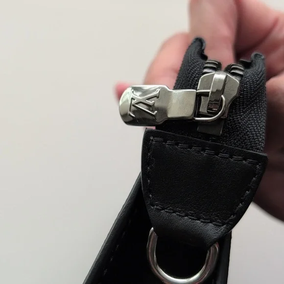 Louis Vuitton Black Monogram Gaston - Picture 3 of 11